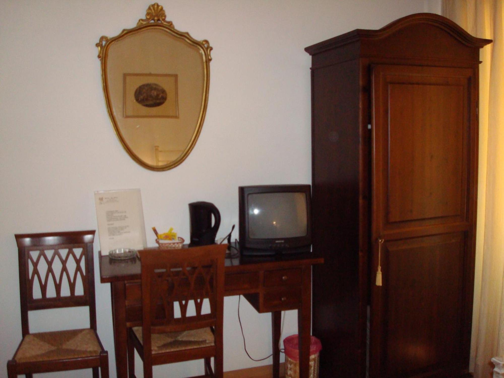 Albergo La Sfinge Chiusi Exterior photo
